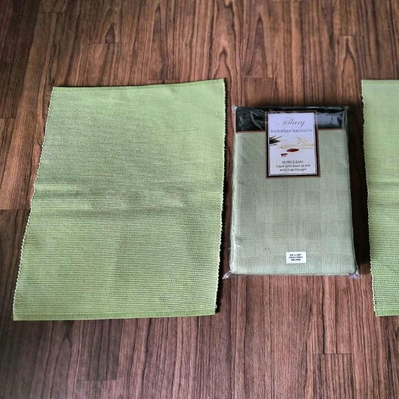 Green Tillary Microfiber Oblong Tablecloth & 2 Room Essentials Placemats - Picture 2 of 12